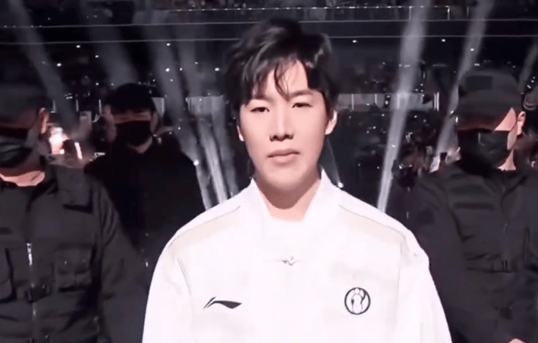 包含TheShy遭遇十连败,中国队教练面临压力!的词条 包含TheShy遭遇十连败,中国队教练面临压力!的词条